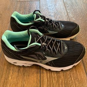 Mizuno Wave Inspire 14 Black and Seafoam - Size 9